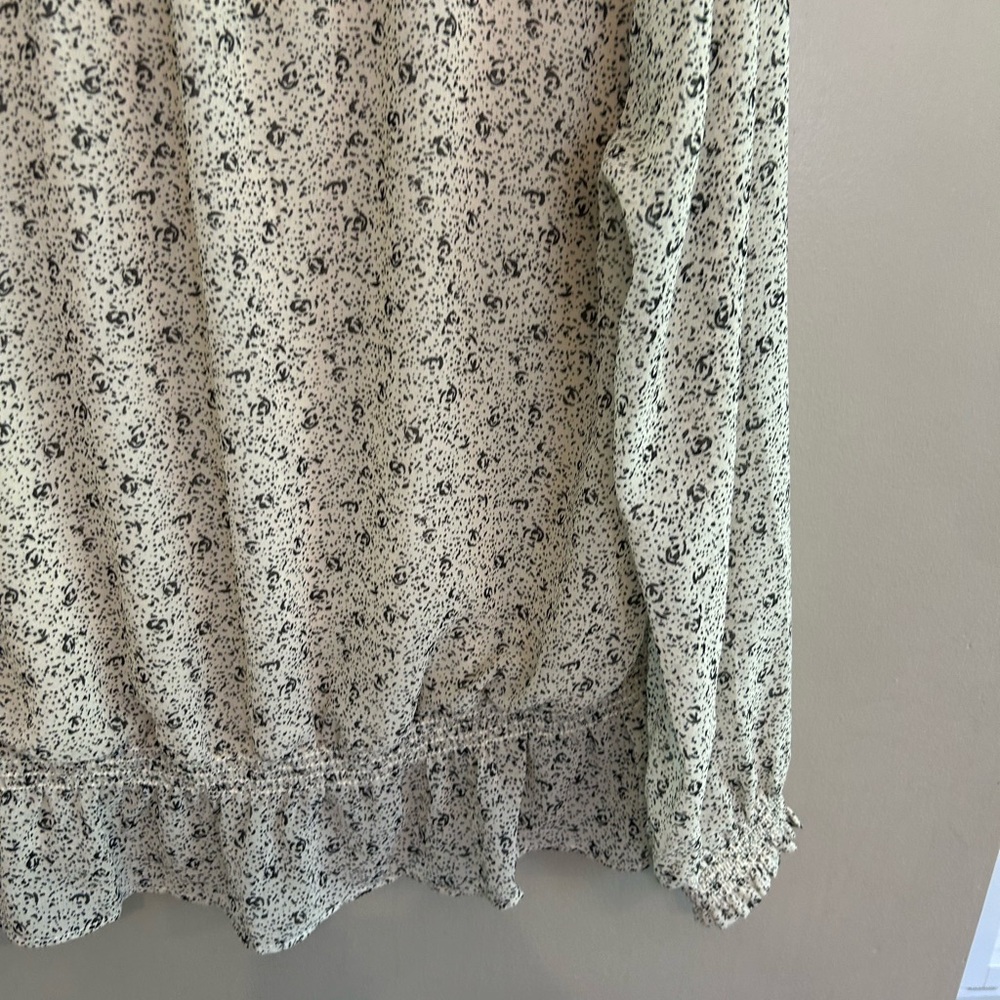 NWT Universal Thread long sleeved blouse with black design size L - Picture 16 of 16